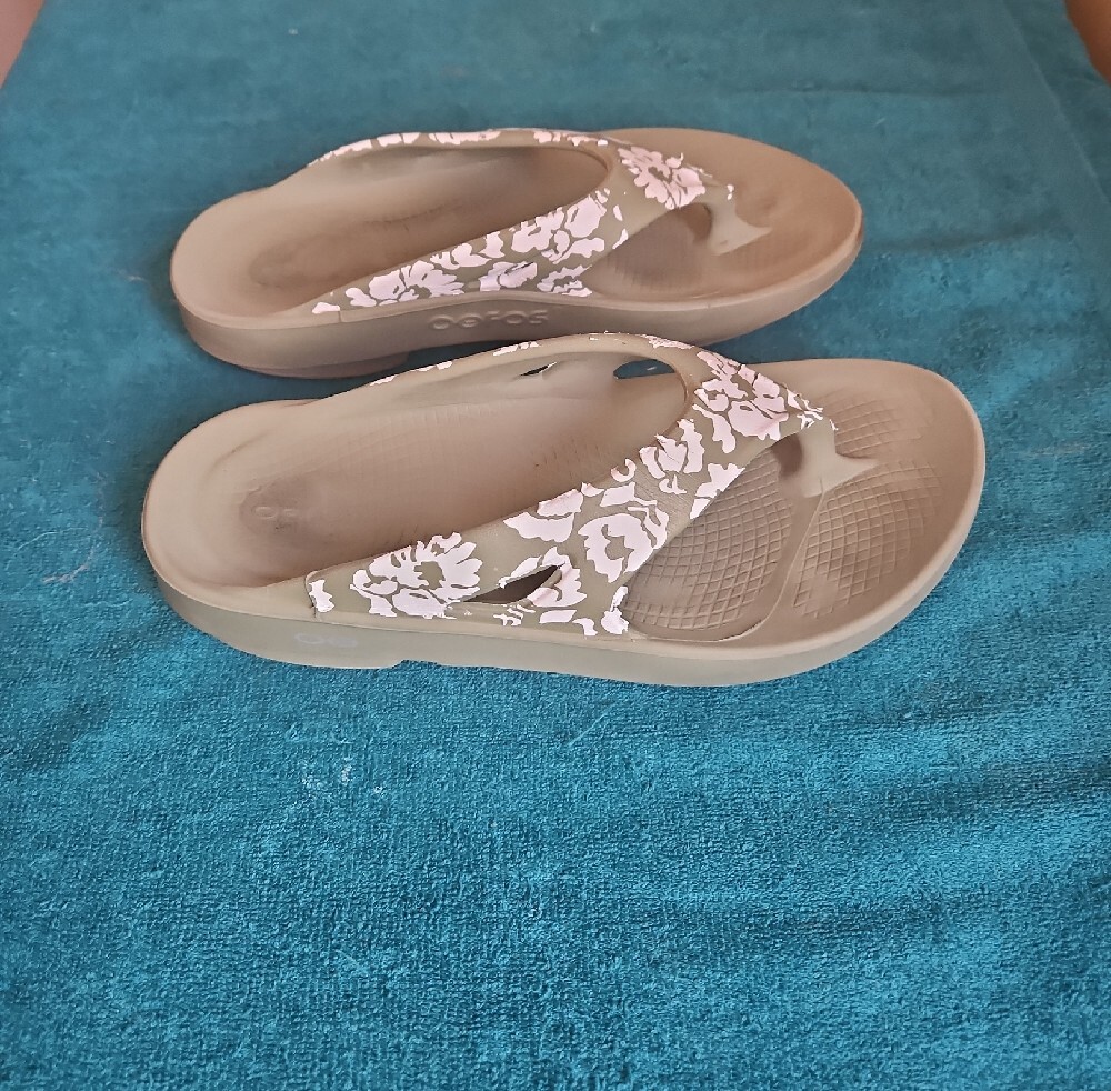 OOFOS Women's OOlala Limited Sandal